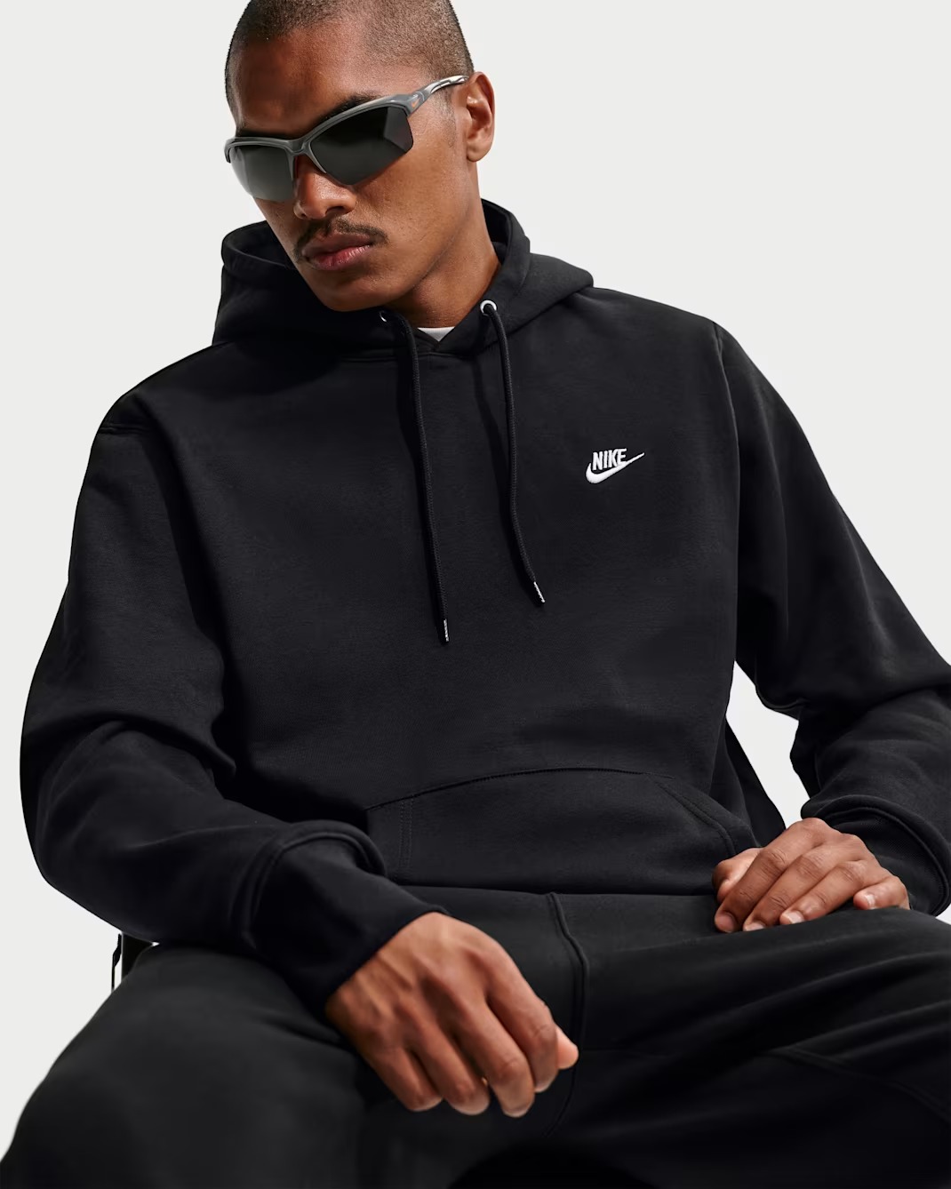 Nike Club Мужская флисовая толстовка с капюшоном — изображение 2